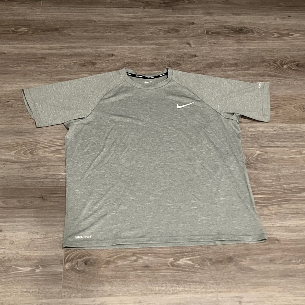 Nike Men's Light Gray Dri-FIT Tee